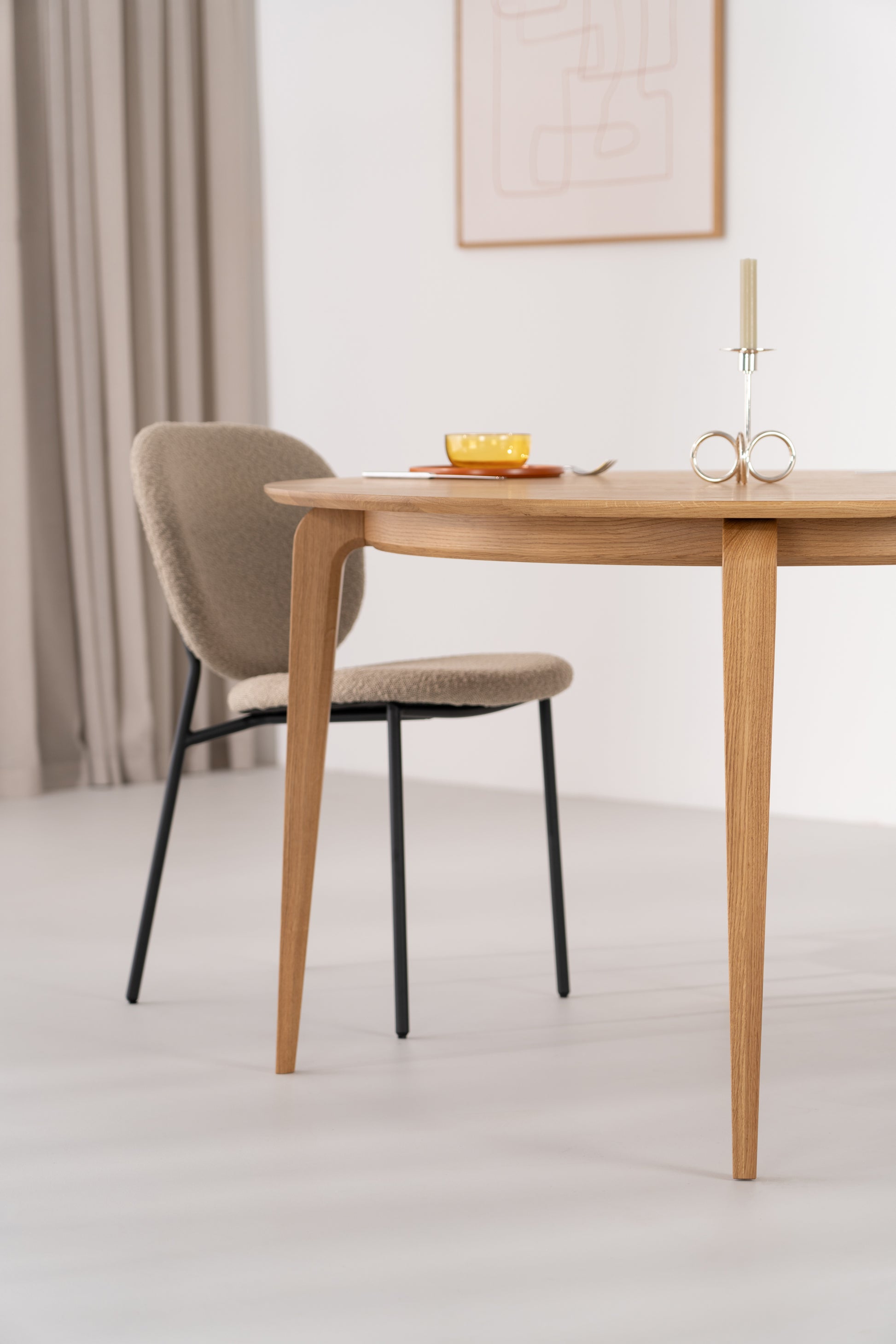 Side profile of the YUKI round table showing leg design and tabletop edge thickness