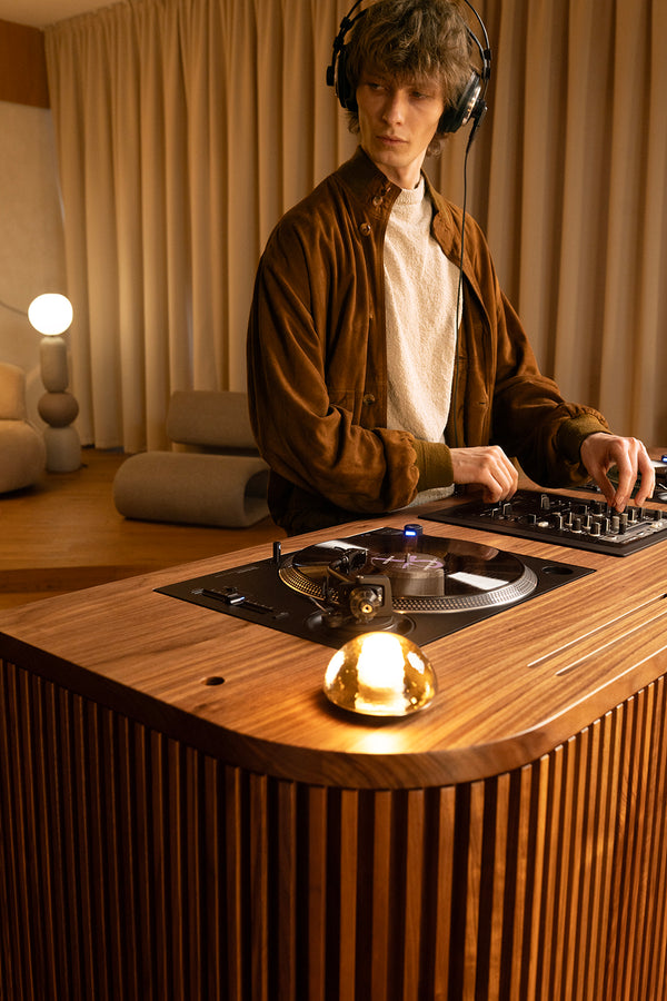 LOOP - έπιπλο για DJ - μασίφ ξύλο καρυδιάς