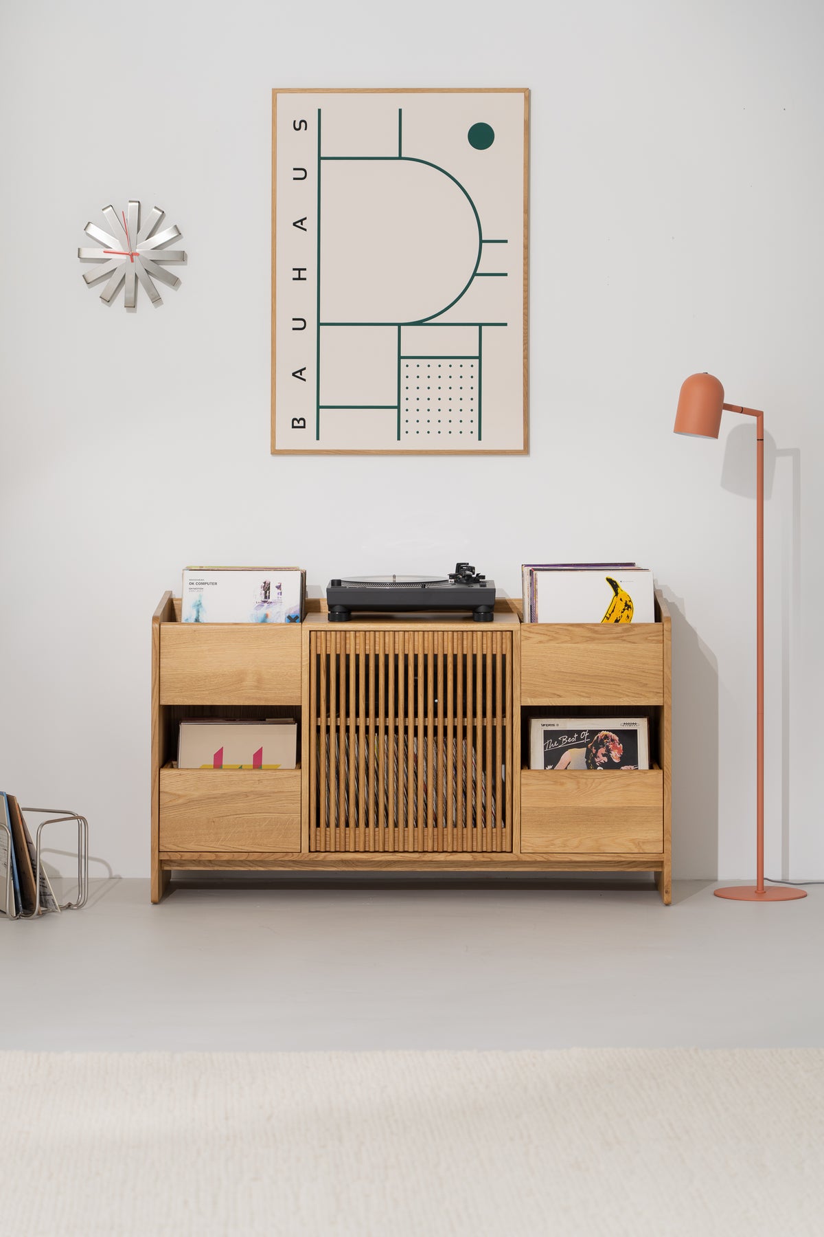 Front view of the FUSE X in solid oak with its slatted door, side niches, two drawers and a turntable on top
