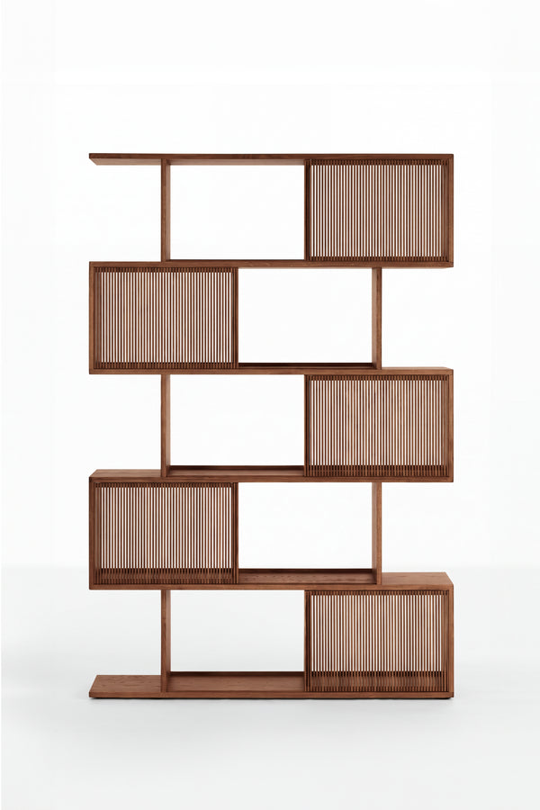 Empty MOLL DUO bookcase in solid walnut, seen head-on with alternating slatted fronts on a white background