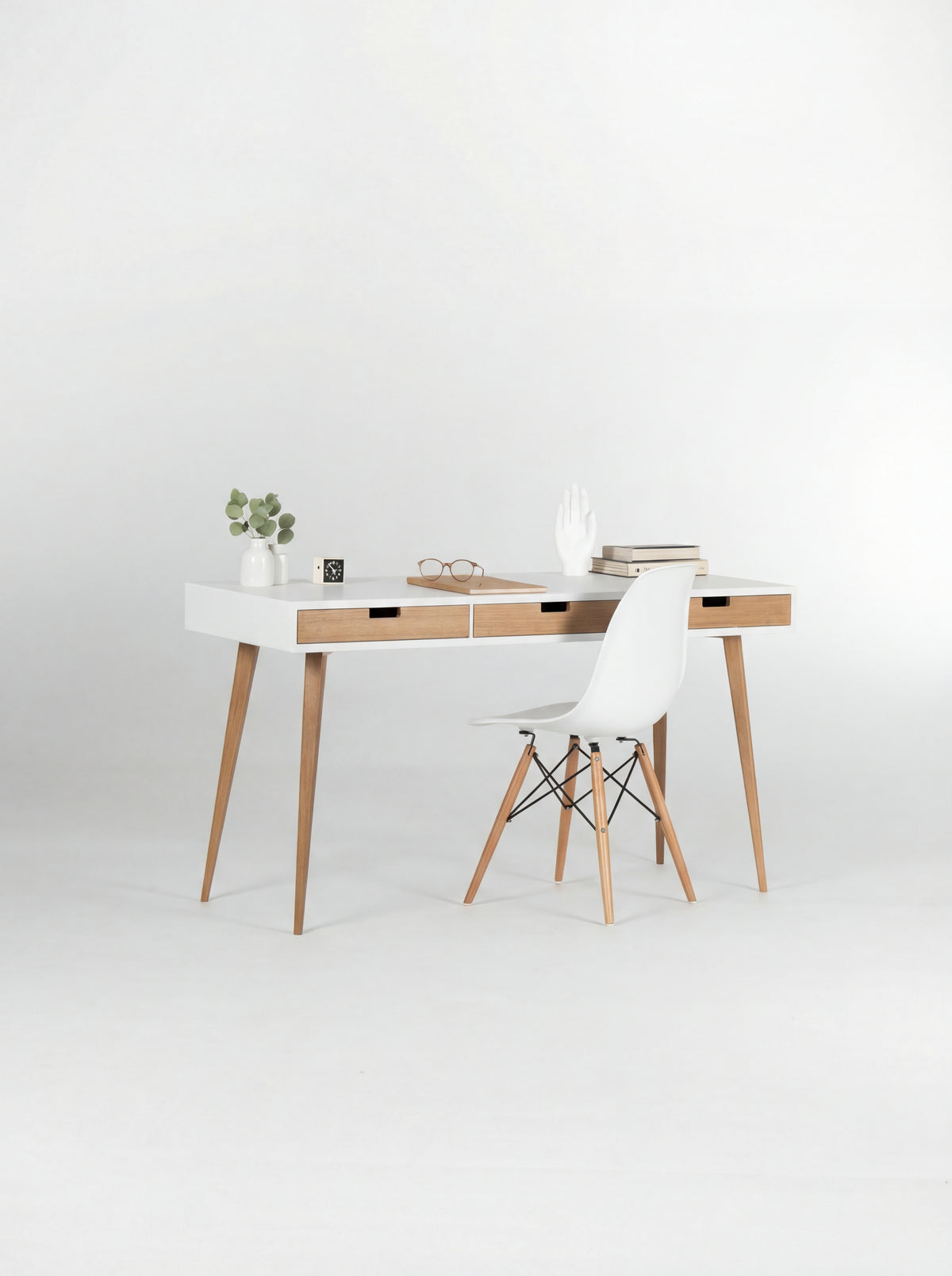 HEIM 140 white desk with drawers in oak wood, angled view with natural oak fronts and a white shell chair