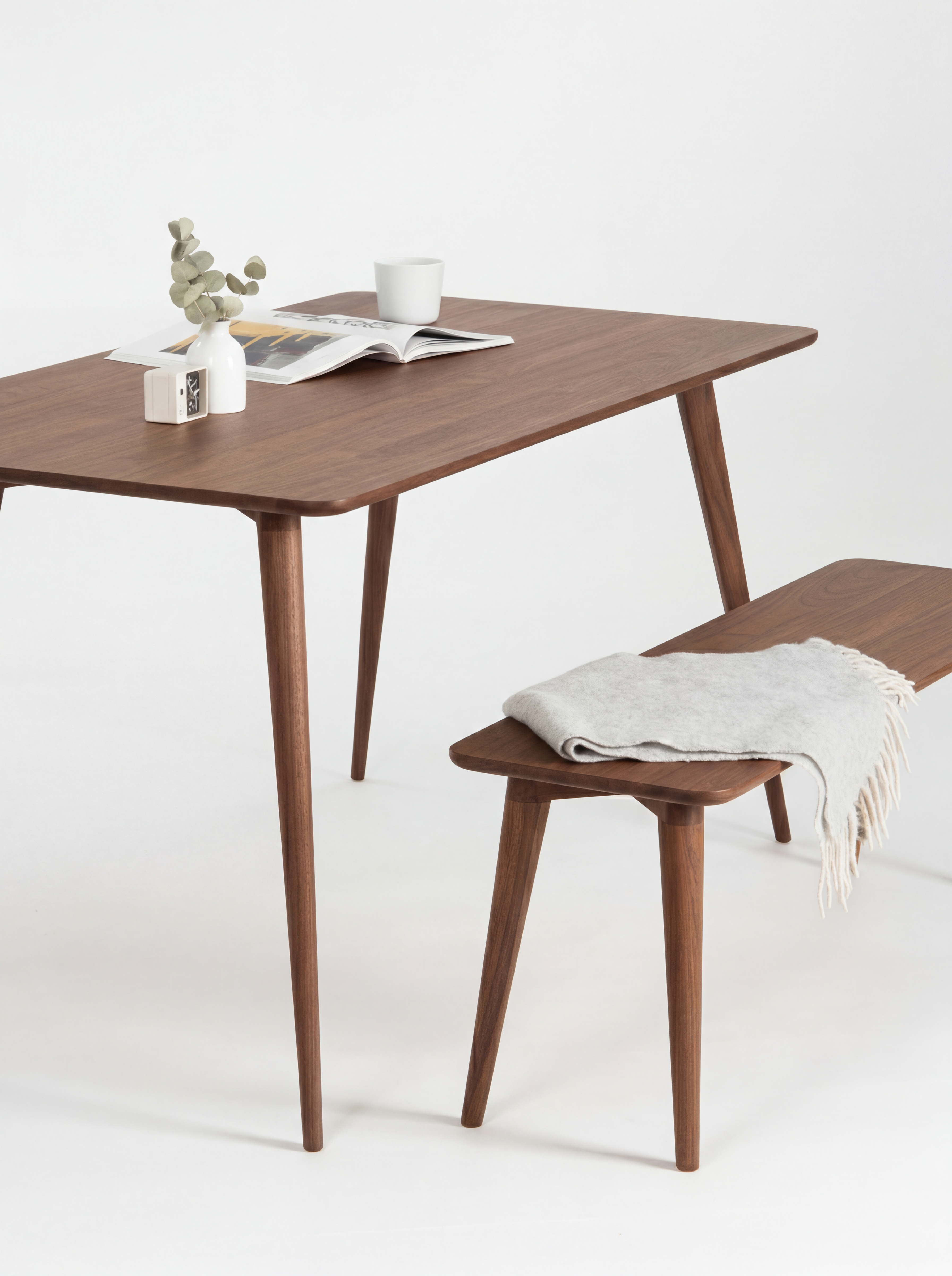 YRKE - Dining table with bench - Solid walnut