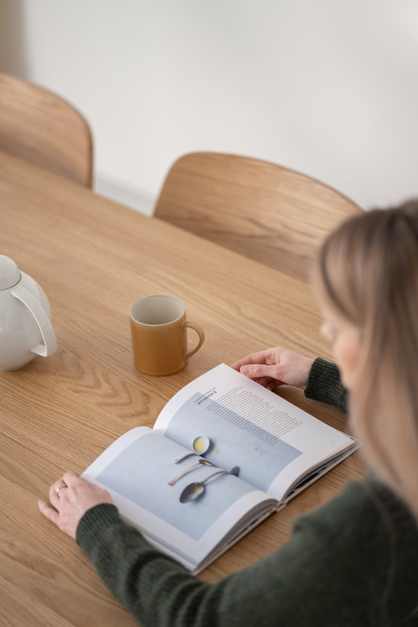 YRKE - Matbord - Massiv ek