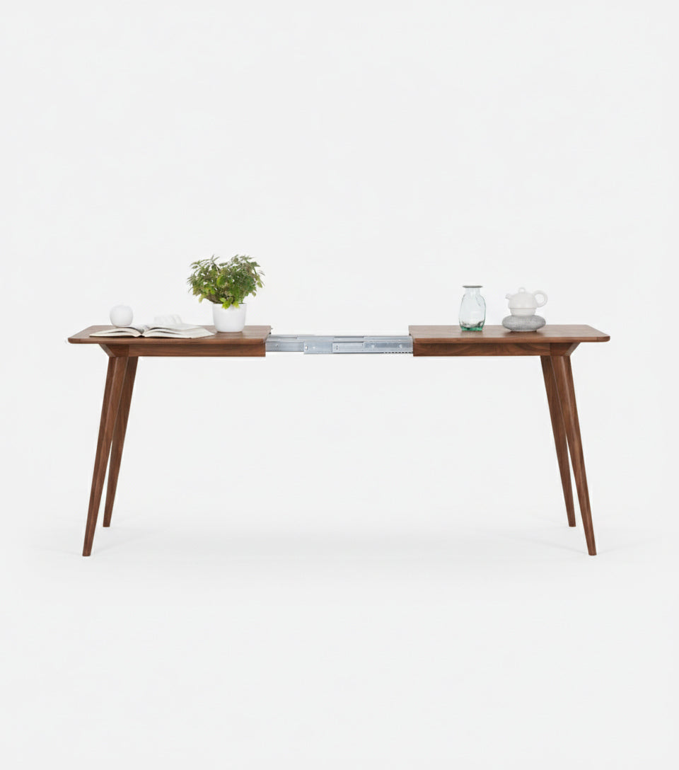 YRKE - Extendable dining table - Solid walnut